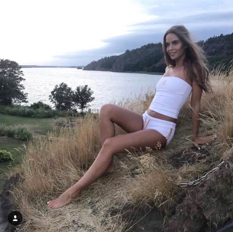 Athletic Shorts White närbild på tyg och passform