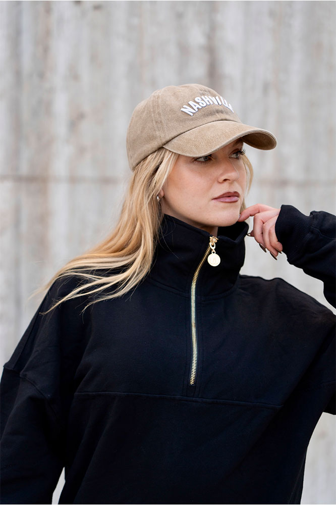 Edge Cozy Half Zip Sweater bakifrån