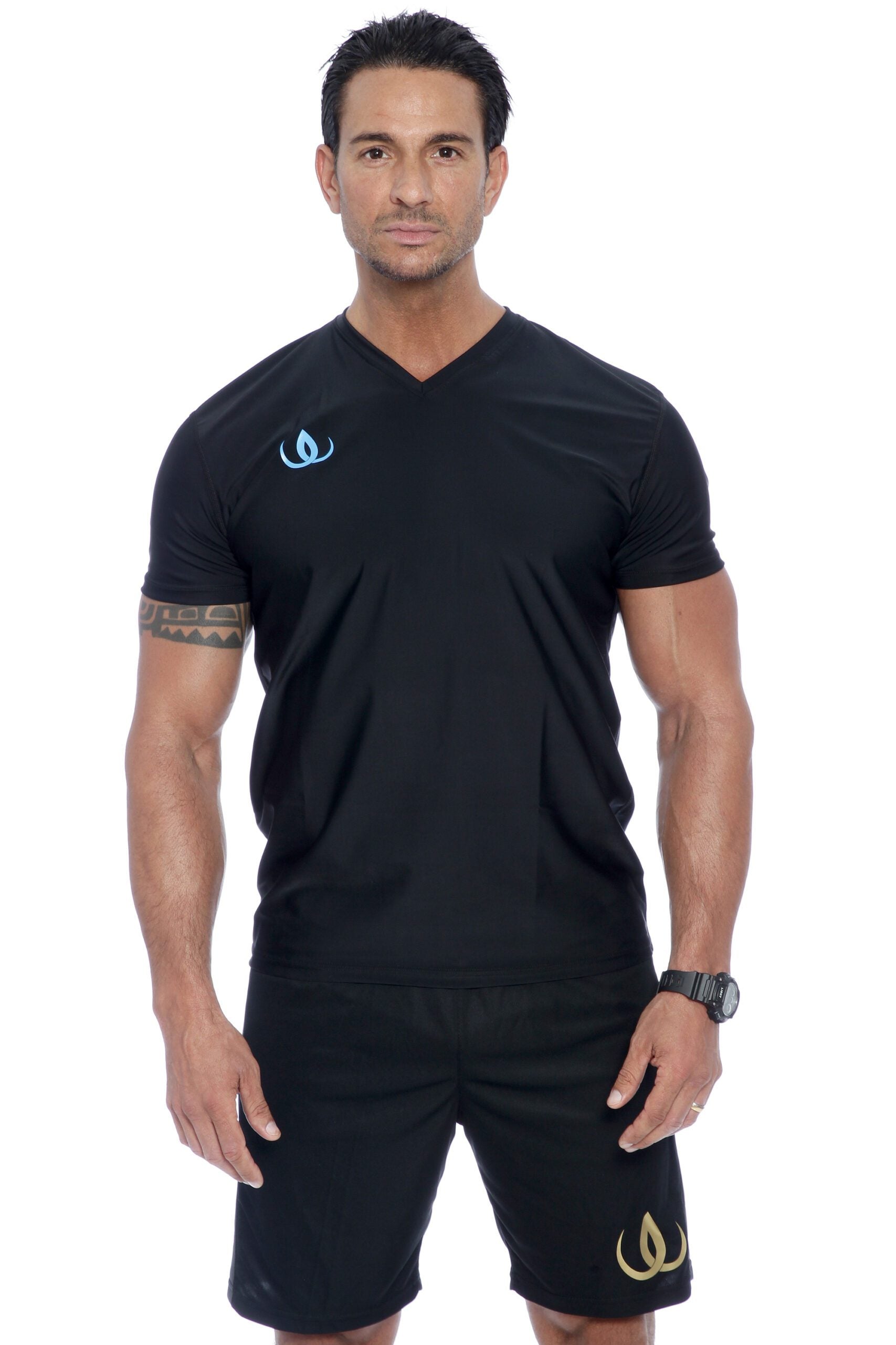Black Tee Blue herr-tshirt framifrån — Wallderinska Sport Couture